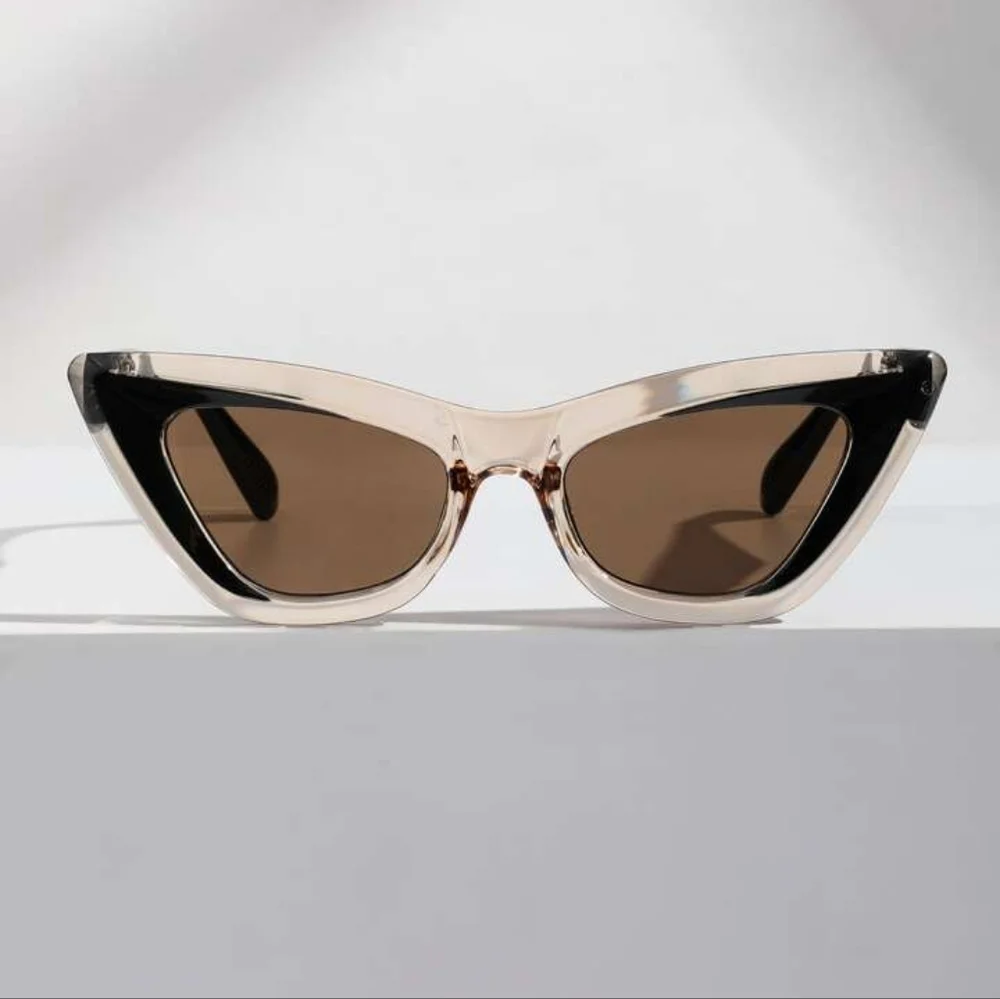 New Jayne Boomerang Cateye Comet Girl Sunnies